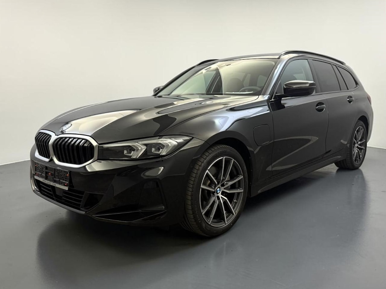 BMW 3-serie Touring - 330e ** LED. NAVI+, LEDER, TREKH, SPORTST, ACC, KEYLESS, ALARM, 18-inch LMV ** 1e EIG - UN - AutoWereld.nl