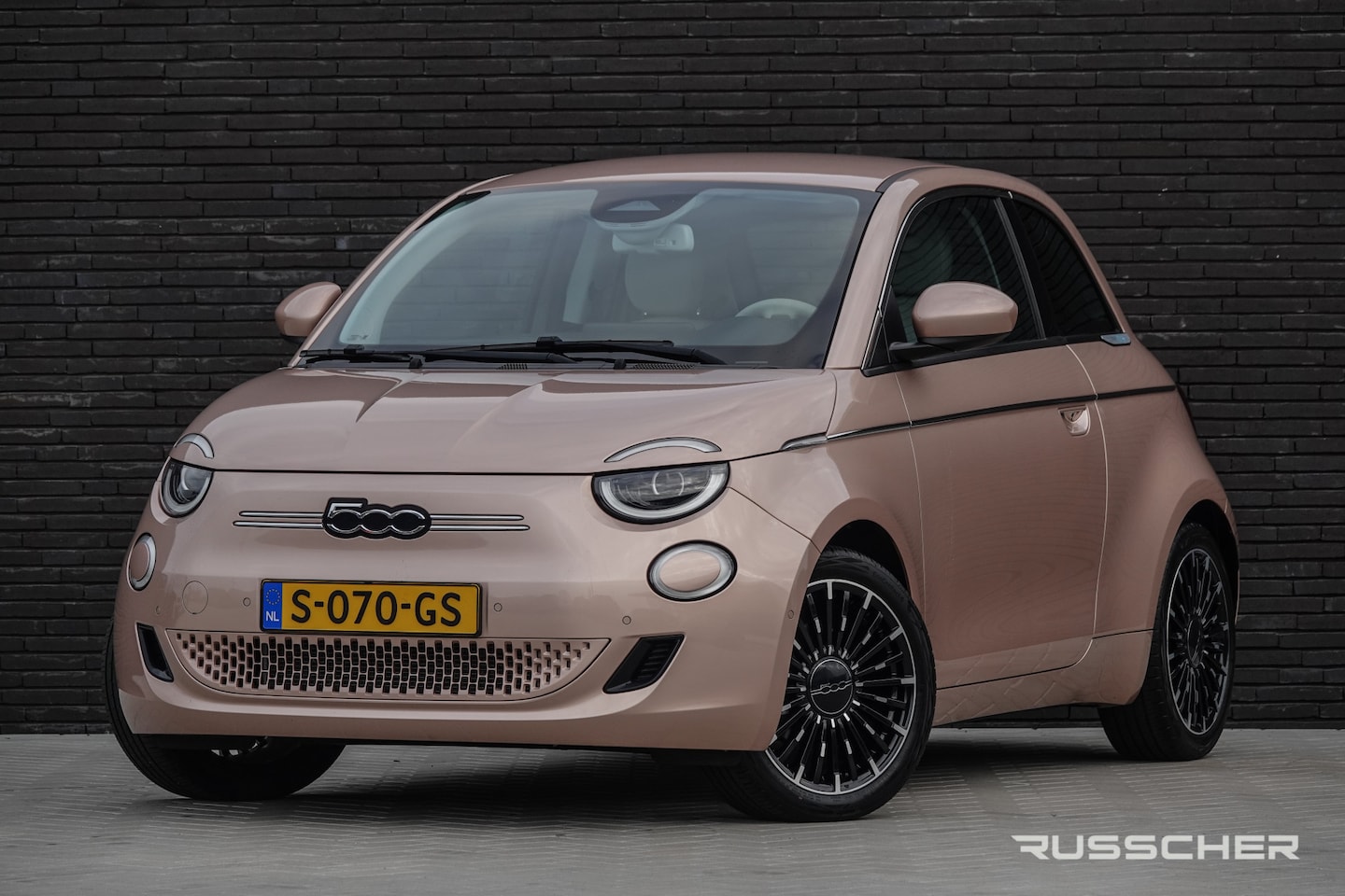 Fiat 500e - 118Pk | 42 kWh | 3+1 La Prima | Leder | Achteruitrijcamera | 17'' | Rose Gold - AutoWereld.nl