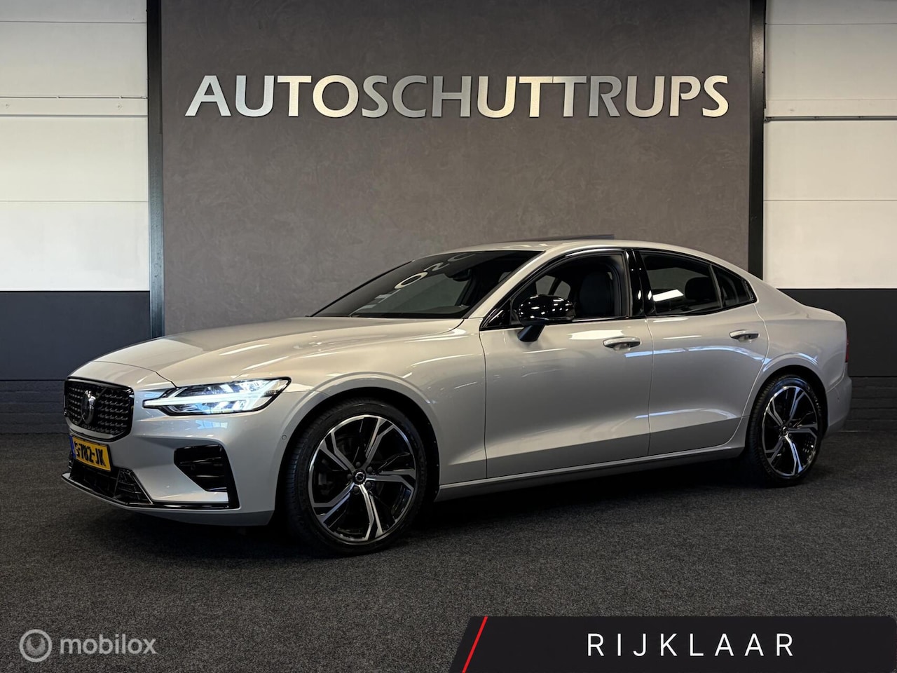 Volvo S60 - 2.0 B4 Ultimate Dark SCHUIFDAK / HARMAN-KARDON / 360 CAMERA / DEALER O.H. - AutoWereld.nl