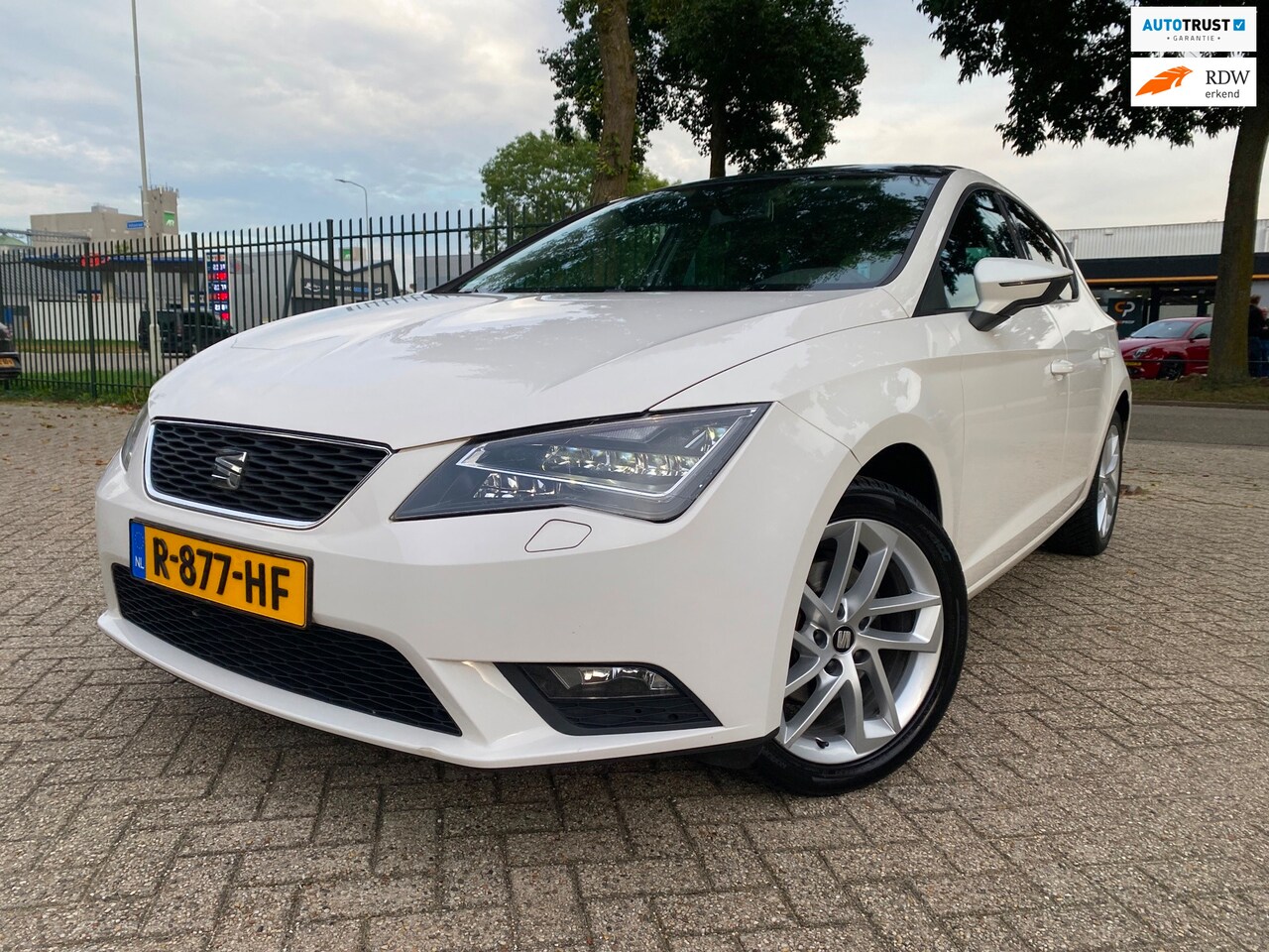 SEAT Leon - 1.2 TSI Style Aut Navi Panoramadak Pdc Cruise - AutoWereld.nl