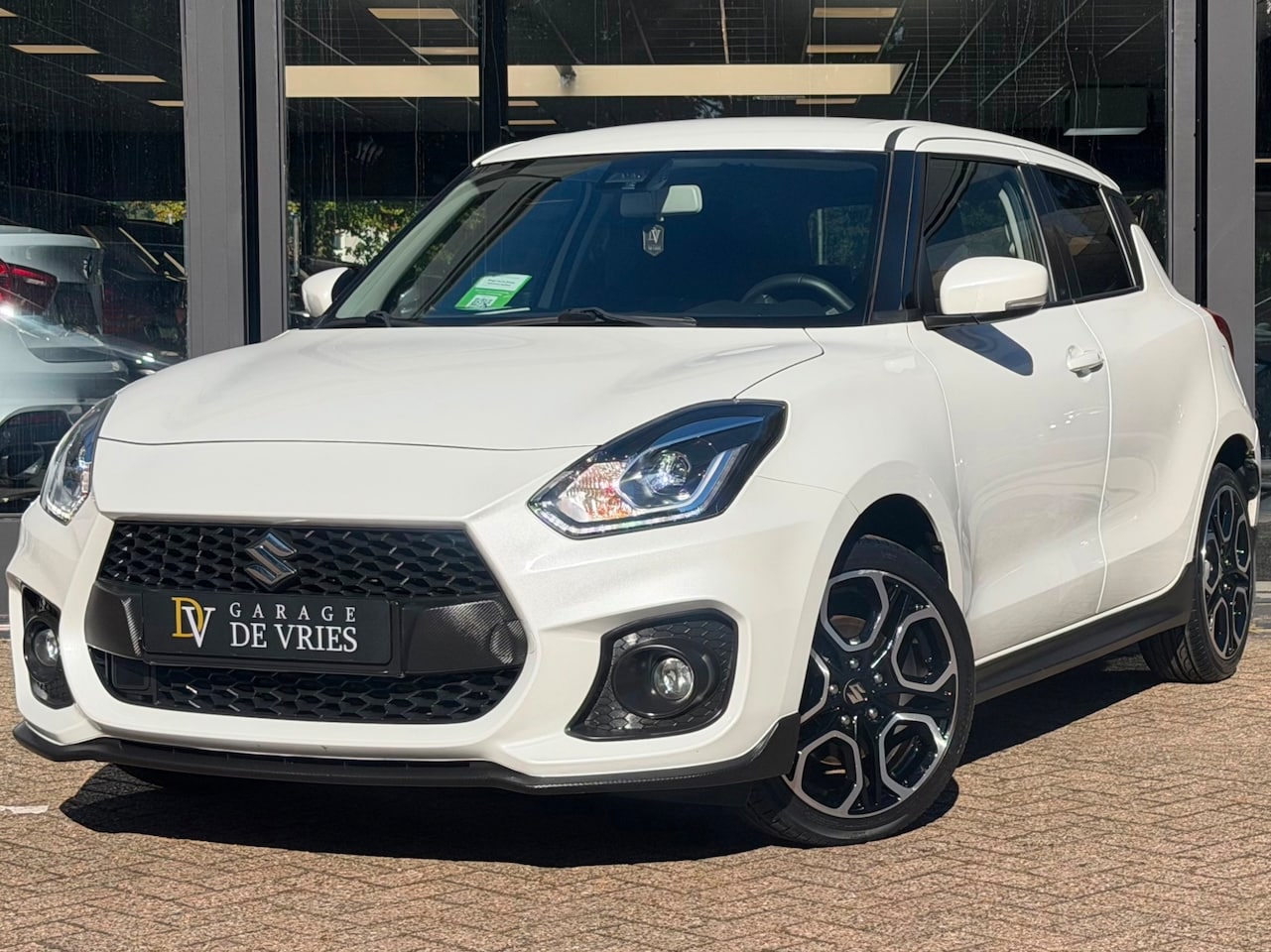 Suzuki Swift - 1.4 Sport Smart Hybrid HKS Sportuitlaat ACC Lane Camera Stoelverwarming Garantie - AutoWereld.nl