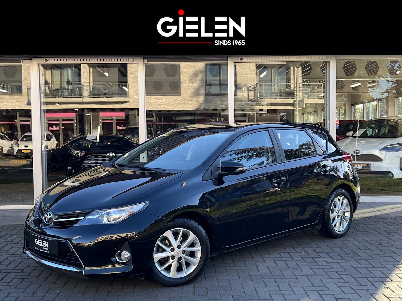 Toyota Auris - 1.3 Now | Trekhaak, Climate control, Lichtmetalen velgen, Cruise control - AutoWereld.nl