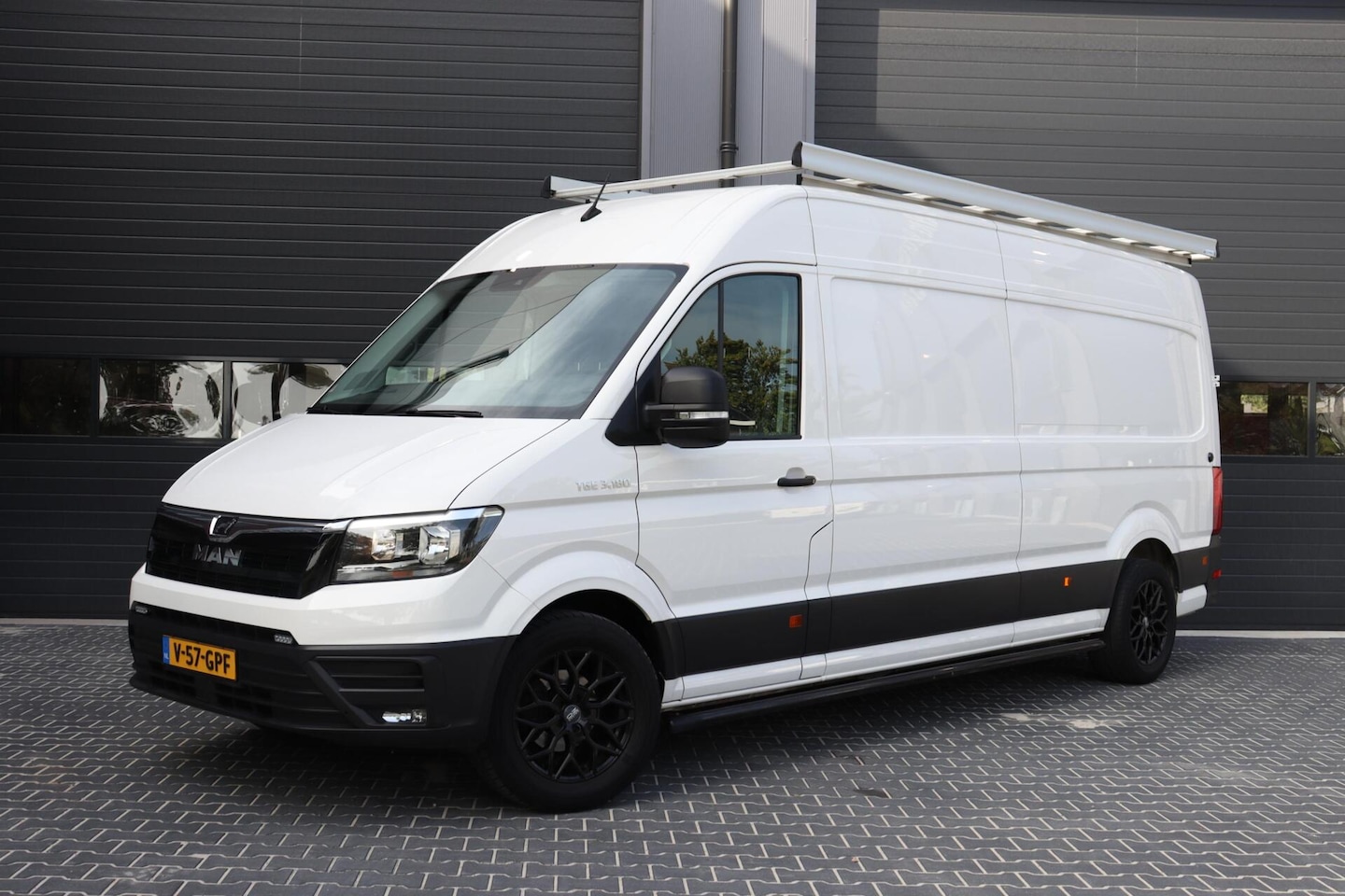 MAN TGE - 35 2.0 177PK L4H3 l AUTOMAAT l IMPERIAAL l TREKHAAK l NAVI - AutoWereld.nl