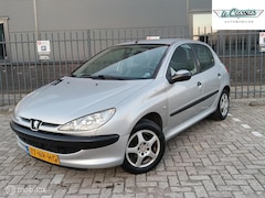 Peugeot 206 - 1.4 Pop' Art 5drs / nw APK / trekhaak