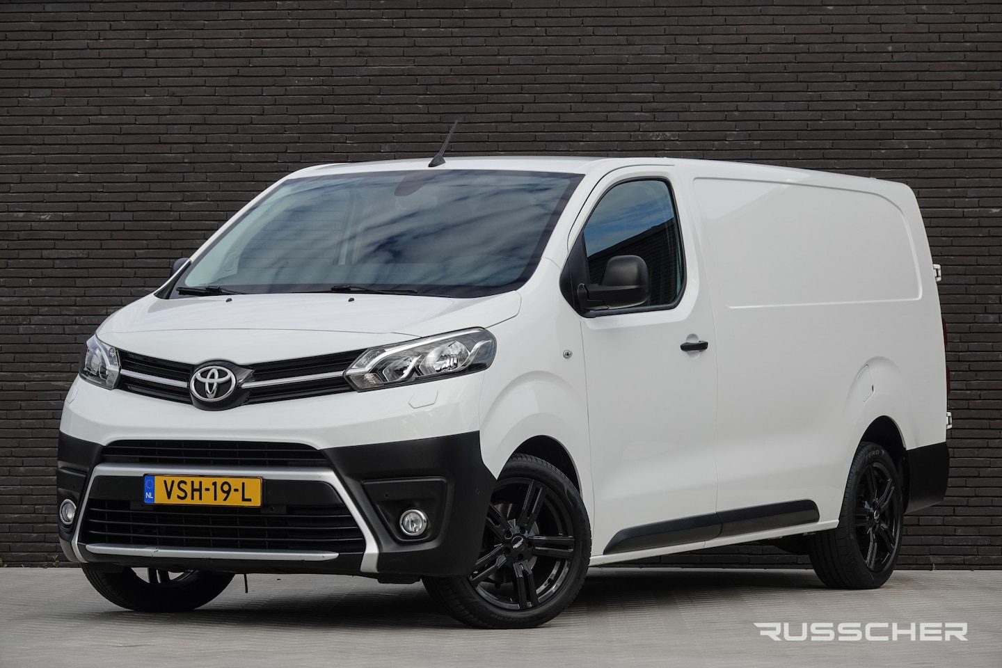 Toyota PROACE Long Worker - 2.0 D-4D 122Pk | | Stoel-Bank | Black Line | 360° Camera | Trekhaak | 18'' - AutoWereld.nl