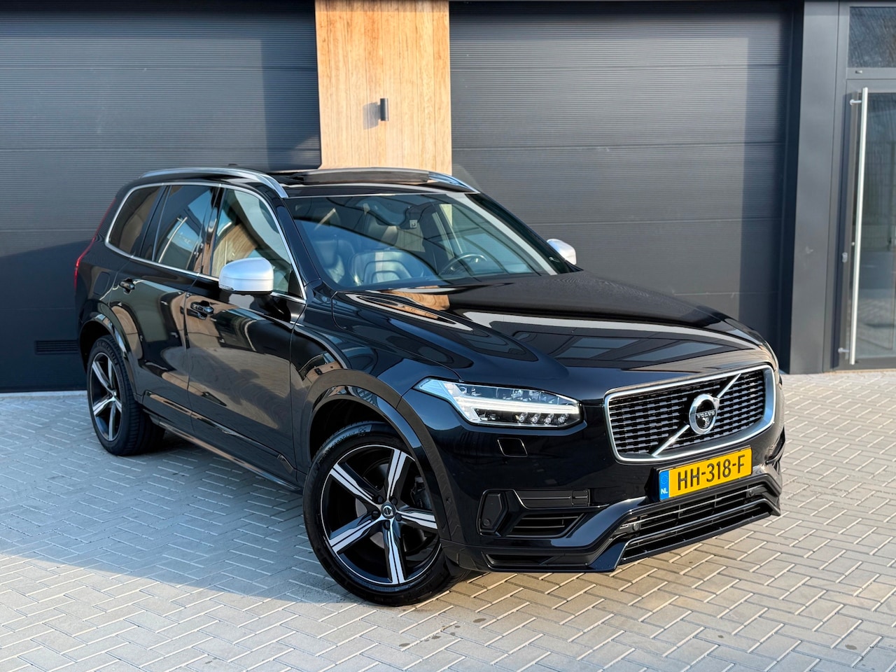 Volvo XC90 - 2.0 T8 Twin Engine AWD R-Design 7-PERS|PANO|HuD|LEER|VOL!! - AutoWereld.nl