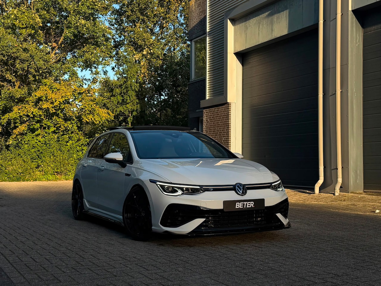Volkswagen Golf - 2.0 TSI R 4Motion|Pano|Full Maxton|Verlaagd - AutoWereld.nl