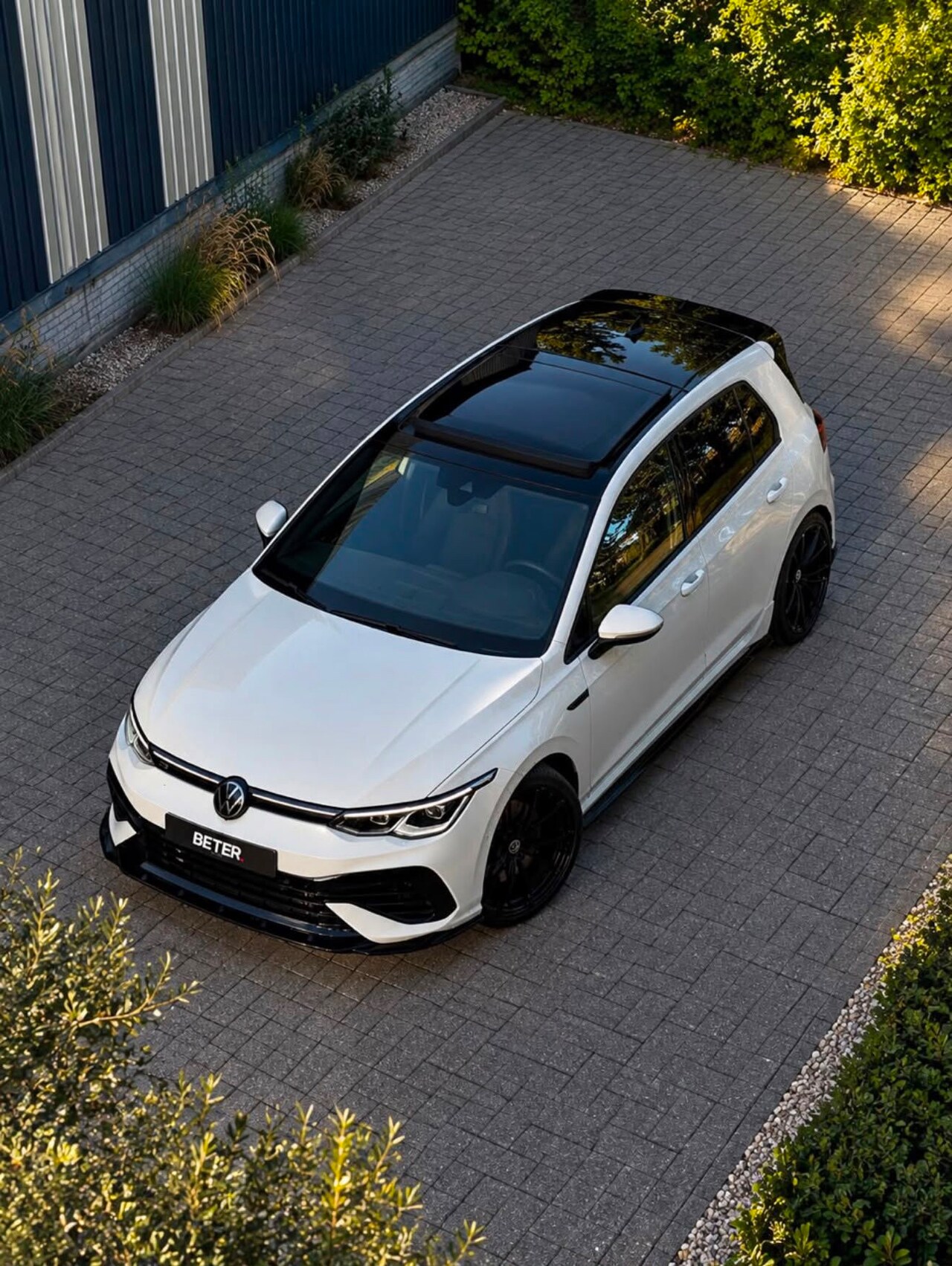 Volkswagen Golf - 2.0 TSI R 4Motion|Pano|Full Maxton|Verlaagd - AutoWereld.nl