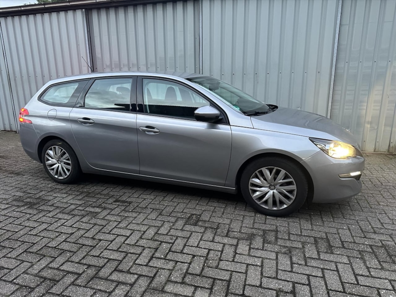 Peugeot 308 SW - 1.2 E-THP 81KW/110PK - AutoWereld.nl