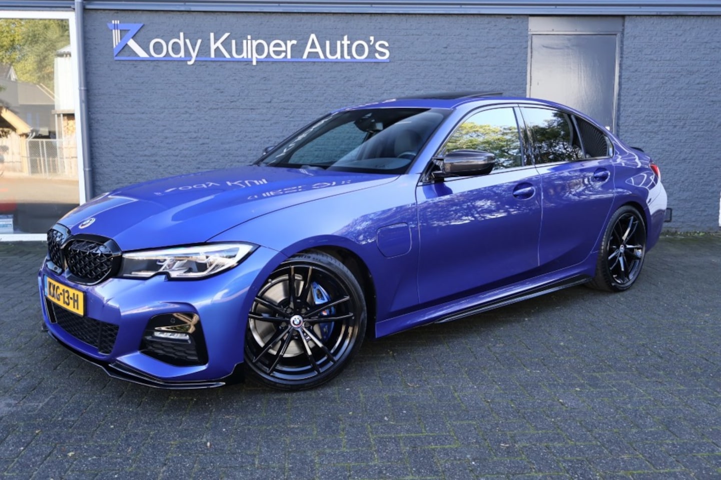 BMW 3-serie - 330e (292pk) M340I Look Laser/HUD/HenK/Pano/Carbon - AutoWereld.nl