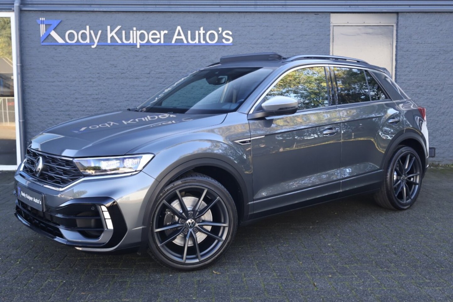 Volkswagen T-Roc - R 2.0 TSI 4-motion (300pk) Pano/ACC/Camera/Carplay/19 inch/Nieuwstaat! - AutoWereld.nl