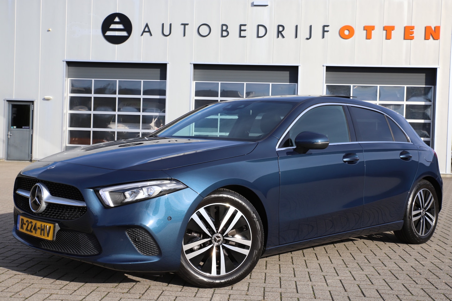 Mercedes-Benz A-klasse - 200 Luxury Line AUTOMAAT | LEER | CLIMA | PANO | NAVI - AutoWereld.nl