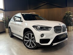 BMW X1 - sDrive20i Executive M-PAKKET AUTOMAAT | LEDER | NAVIGATIE |