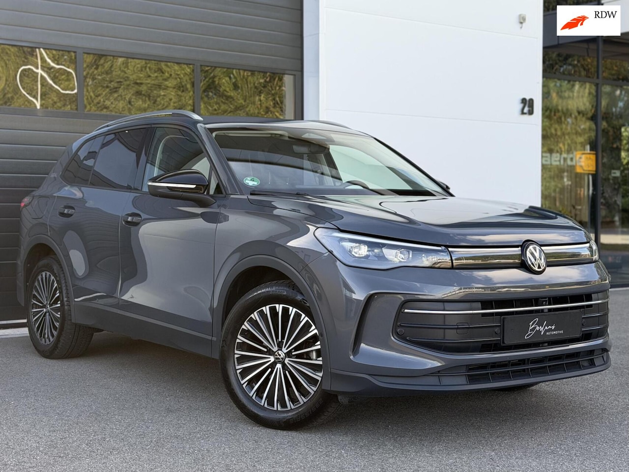 Volkswagen Tiguan - 1.5 eTSI Goal Trekhaak|360 camera|AllSeaso - AutoWereld.nl