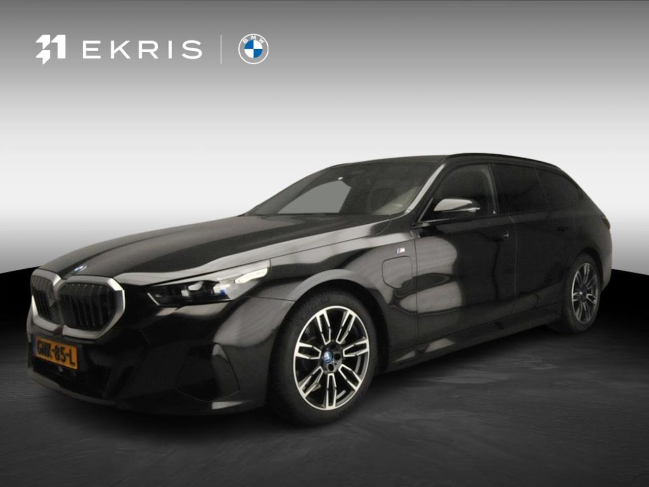 BMW 5-serie Touring - 530e | M-Sportpakket | LED | Navigatie | SOH 99% | Active cruise | Trekhaak | Stoelverwarm - AutoWereld.nl