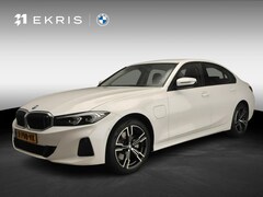BMW 3-serie - Sedan 320e | LED | Leder | Navigatie | Sportstoelen | SOH 94% | Clima | Cruise controle |