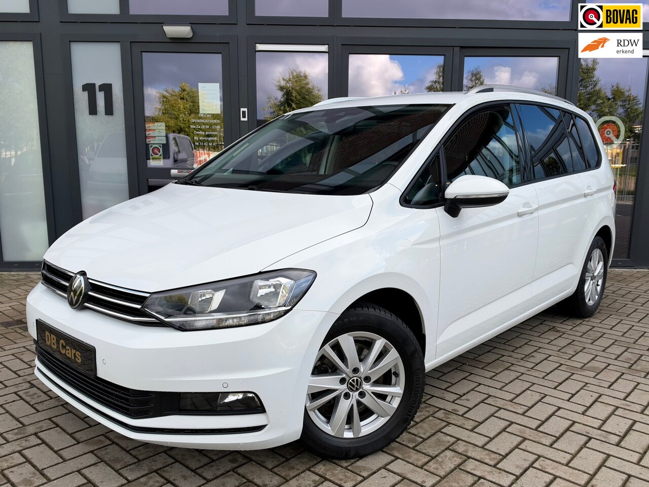 Volkswagen Touran - 1.5 TSI,DSG,CAMERA,TREKHAAK,ACC,ASSIST,NIEUW STAAT,BTW - AutoWereld.nl