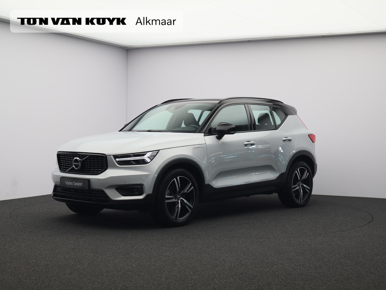 Volvo XC40 - T5 Recharge R-Design / Trekhaak / Harman Kardon / Stoel+stuurwielverwarming / Leder - AutoWereld.nl