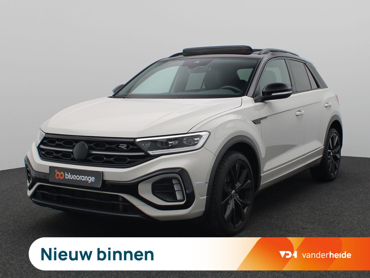Volkswagen T-Roc - 1.5 TSI R-Line Business 150PK DSG Panoramadak, Trekhaak, Black Style, Keyless, Achteruitri - AutoWereld.nl