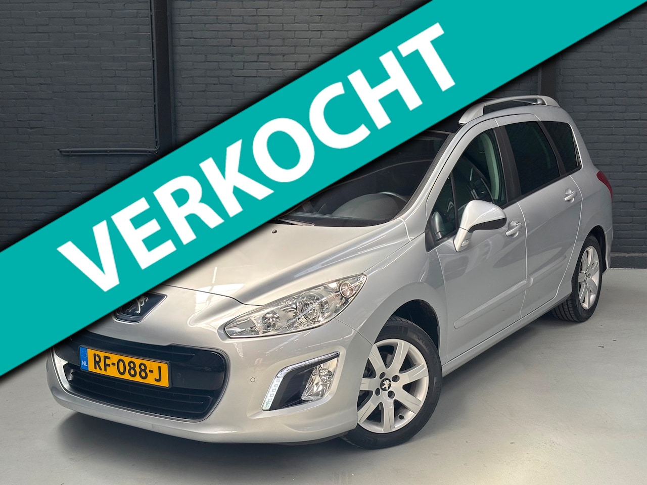Peugeot 308 SW - 1.6 VTi (120 pk) Premiere - panoramadak - trekhaak - AutoWereld.nl