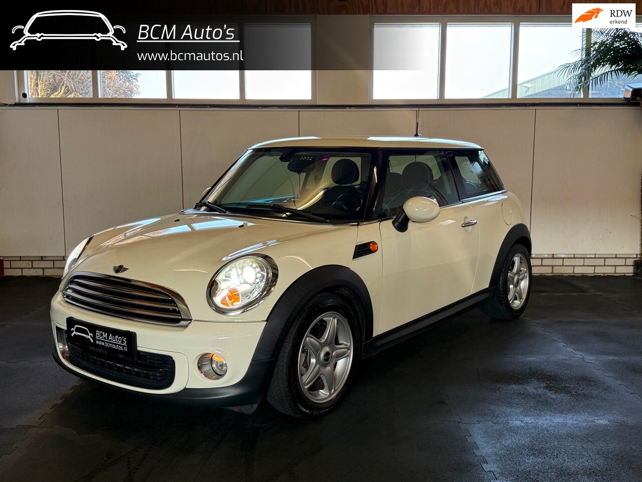 MINI Cooper - 1.6 One Chili |Leer|Harman/Kardon|Stoelverwaming|PDC|Navi|Clima| - AutoWereld.nl
