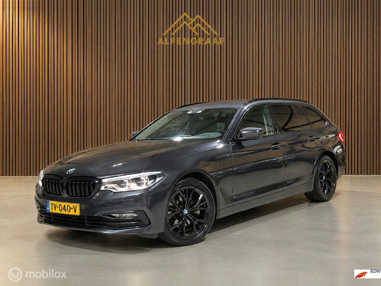 BMW 5-serie Touring - 520i High Executive Sport Line Head-up|Leder|Camera|Trekhaak| - AutoWereld.nl