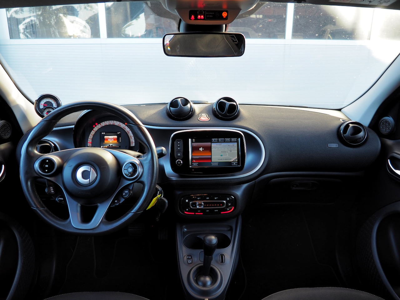 Smart Forfour - 1.0 Passion AUTOM. CLIMA CRUISE NAVI PARKEER S. LM VELG
