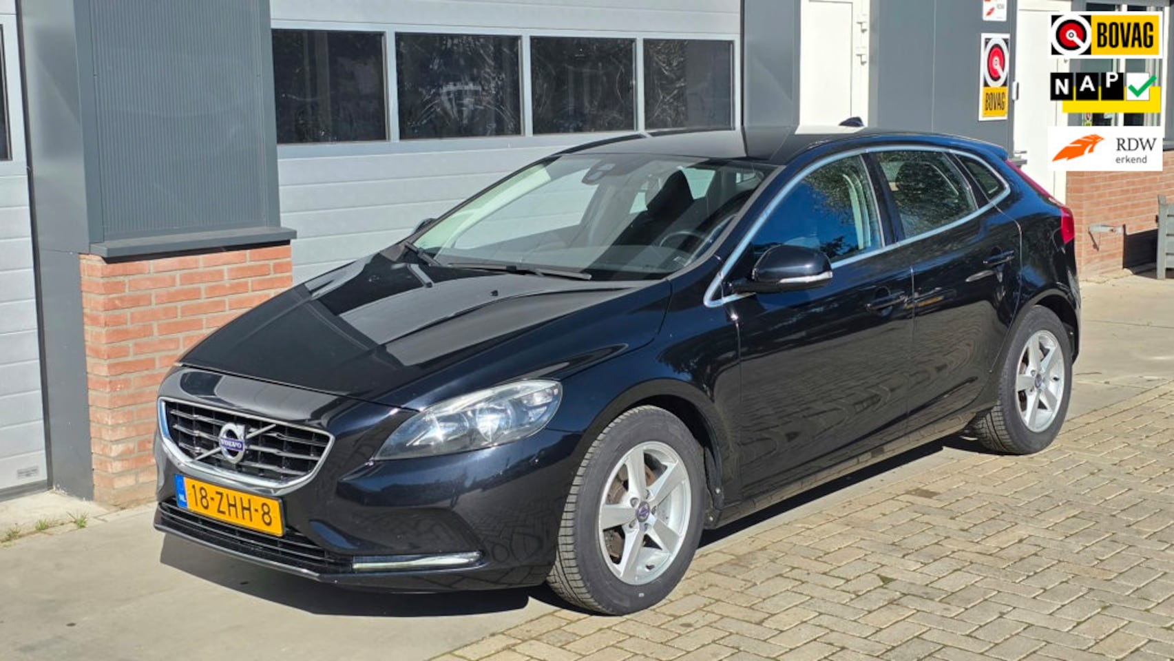 Volvo V40 - 1.6 T3 Momentum Nette staat! | Camera | PDC | NAVI - AutoWereld.nl