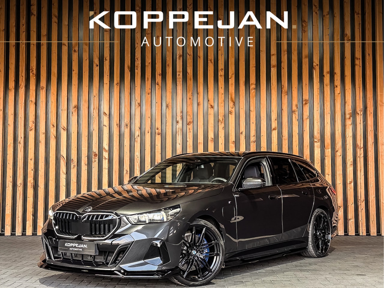 BMW 5-serie Touring - 550e xDrive 490PK M-Sport | BOWER AND WILKINS | 4 WIELBESTURING | TREKHAAK | HEAD-UP | PAN - AutoWereld.nl