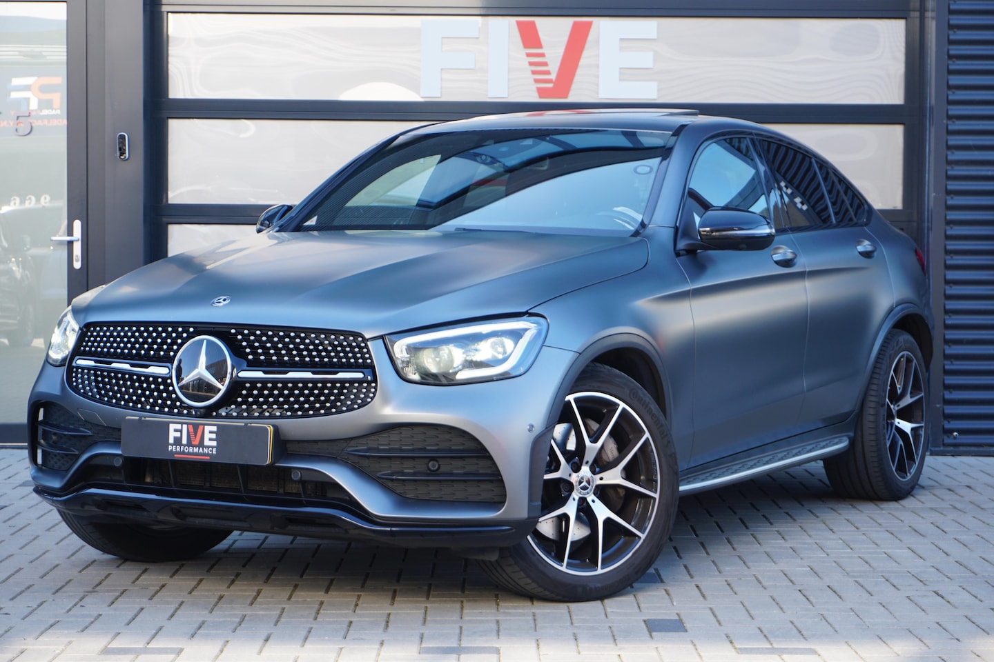 Mercedes-Benz GLC-klasse Coupé - 200 Premium Plus Pano / Memory / ACC / Burmester - AutoWereld.nl