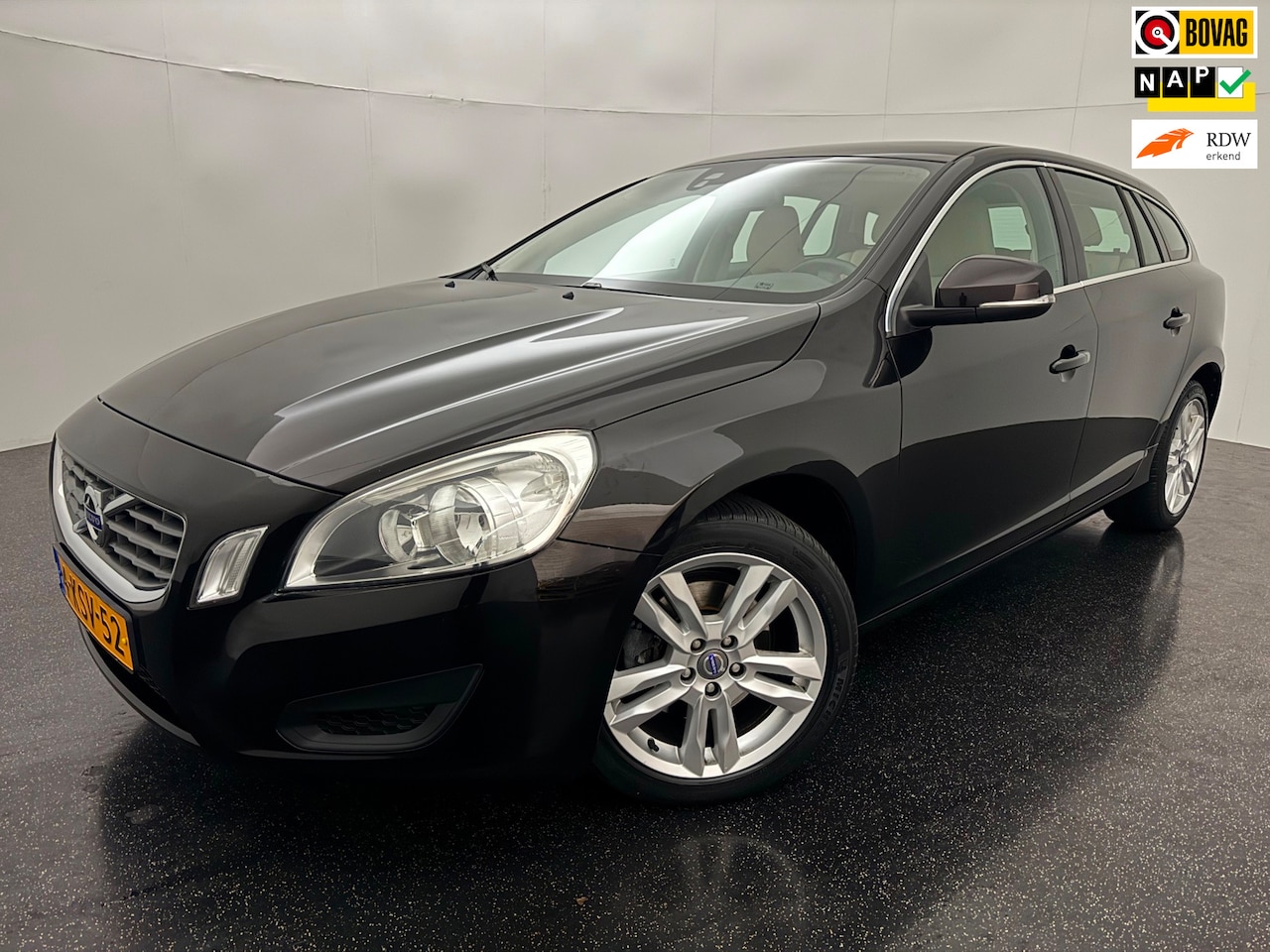 Volvo V60 - 1.6 T3 Momentum Trekhaak/Dealer ond. - AutoWereld.nl