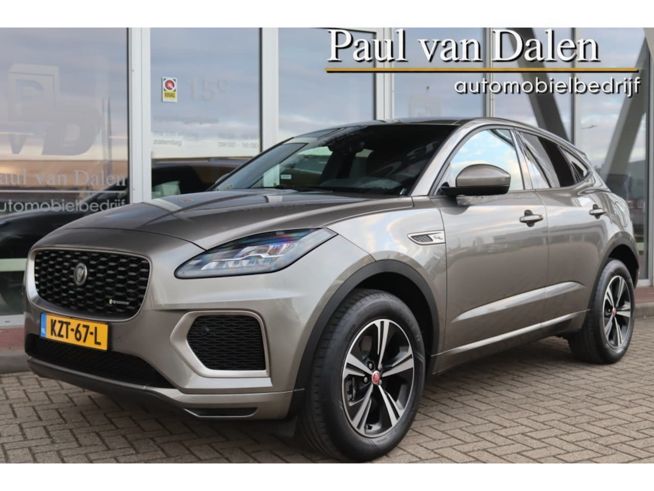 Jaguar E-Pace - 1.5 P300e 309PK AWD R-DYNAMIC S Navi | SOH 100% | Trekhaak | Leer | Cruise | Camera | Memo - AutoWereld.nl