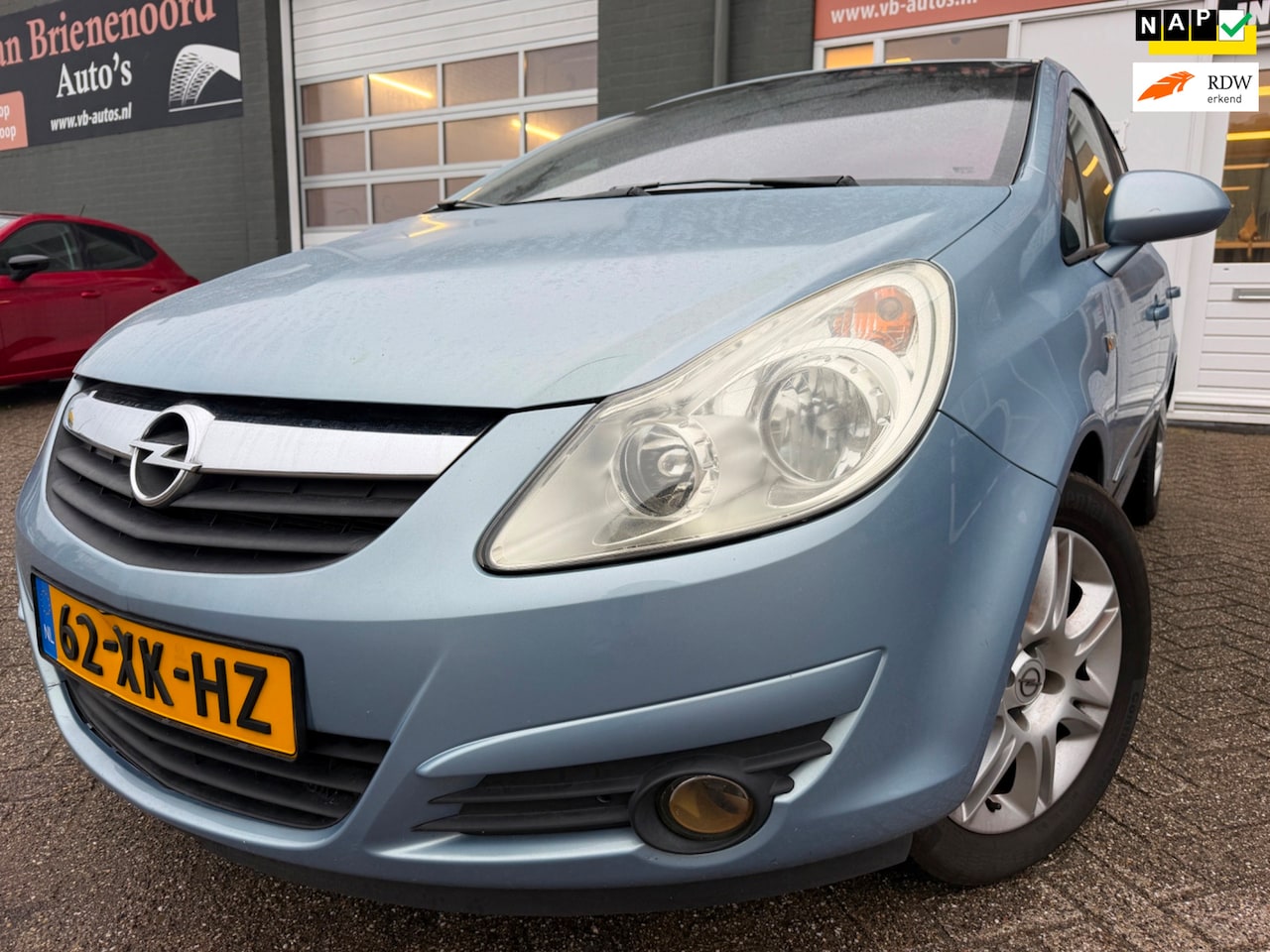 Opel Corsa - 1.4-16V Cosmo in 5drs met ingebouwde fietsendrager en airco - AutoWereld.nl