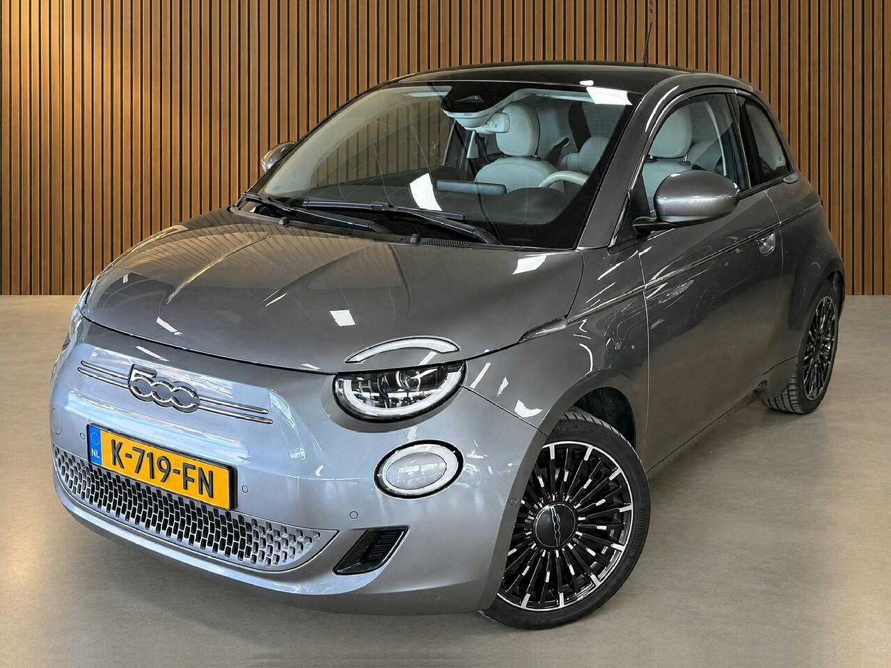Fiat 500 - La Prima 42 kWh | Camera | Stoelverwarming | Dodehoek - AutoWereld.nl