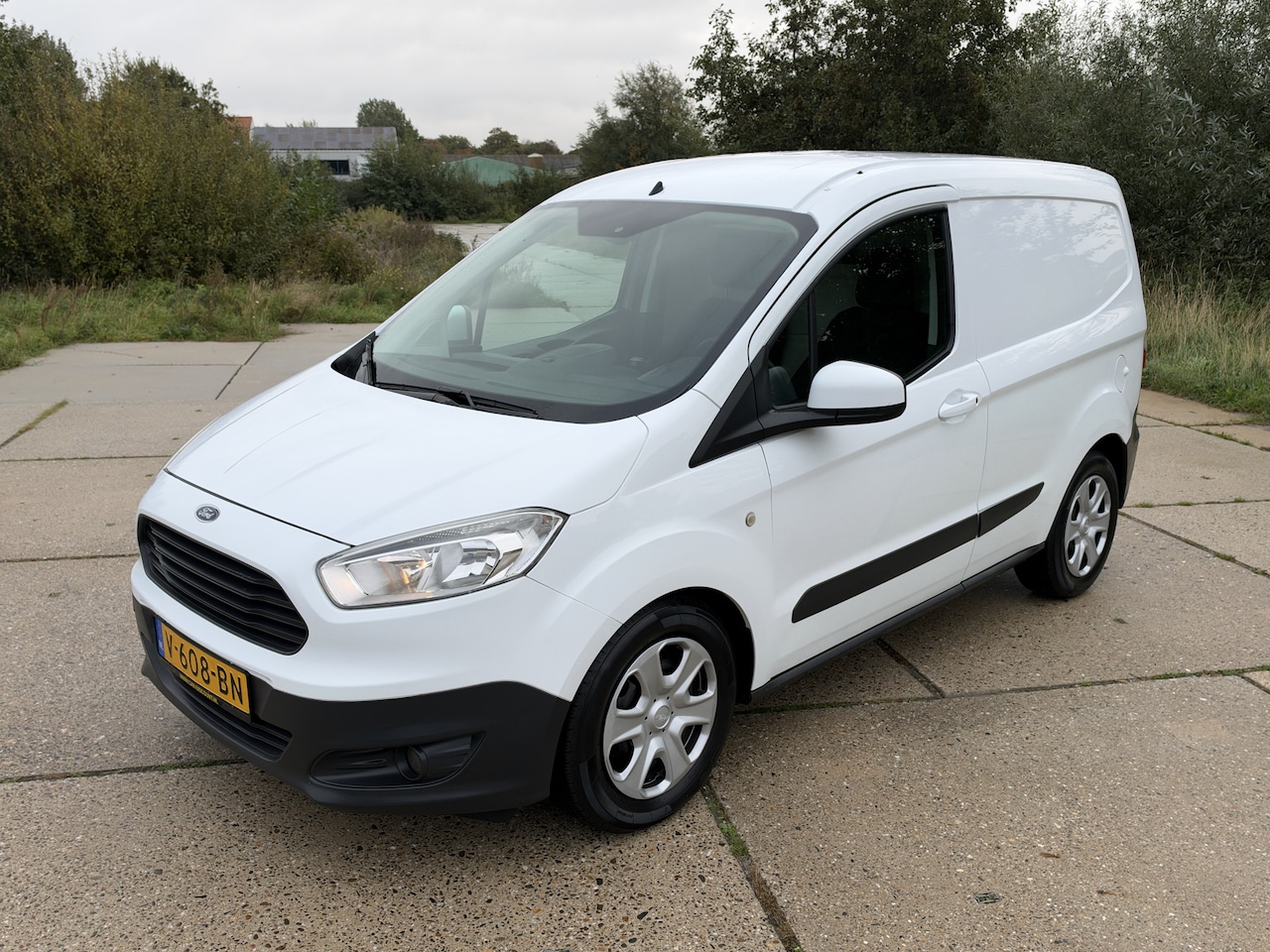 Ford Transit Courier - 1.5 TDCI airco cruise schuifdeur EURO 6 - AutoWereld.nl
