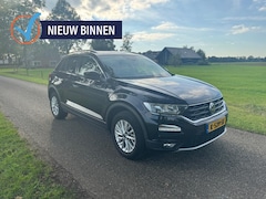Volkswagen T-Roc - 1.0 TSI Style | Camera | Adaptive Cruise Control | Apple CarPlay | Navigatie |