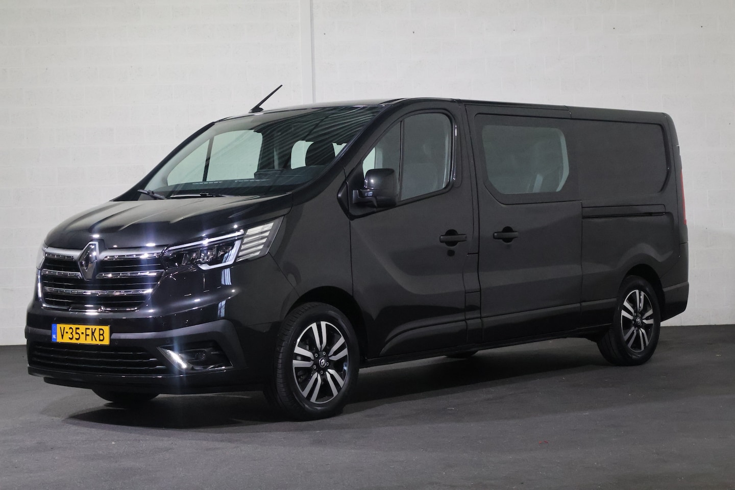 Renault Trafic - 2.0 dCi 170pk L2 H1 DC Luxe Automaat OFFLINE, IS 3 MND VERHUURD - AutoWereld.nl