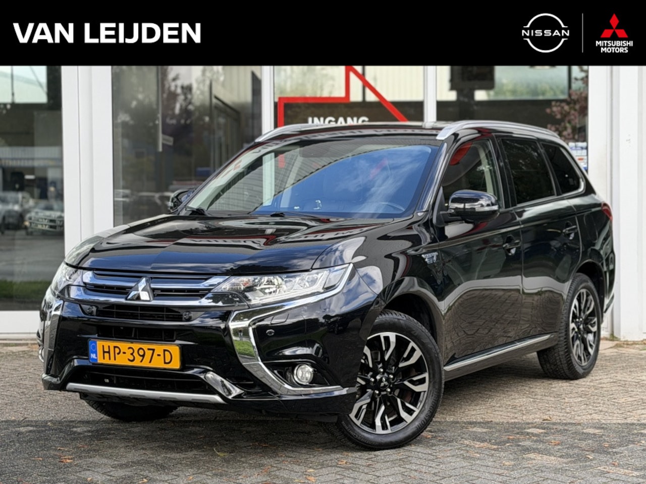 Mitsubishi Outlander - 2.0 PHEV 203pk 4WD CVT Instyle+ | Trekhaak | Schuifdak | Leder | Navigatie | Keyless | All - AutoWereld.nl