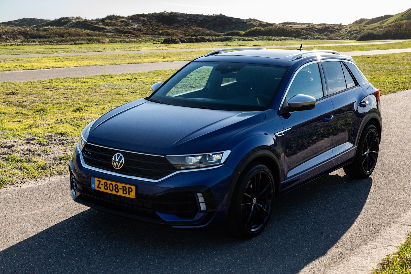 Volkswagen T-Roc - 2.0 TSI 4Motion R - AKRAPOVIC - PANORAMADAK - VIRTUAL - CAMERA - AutoWereld.nl