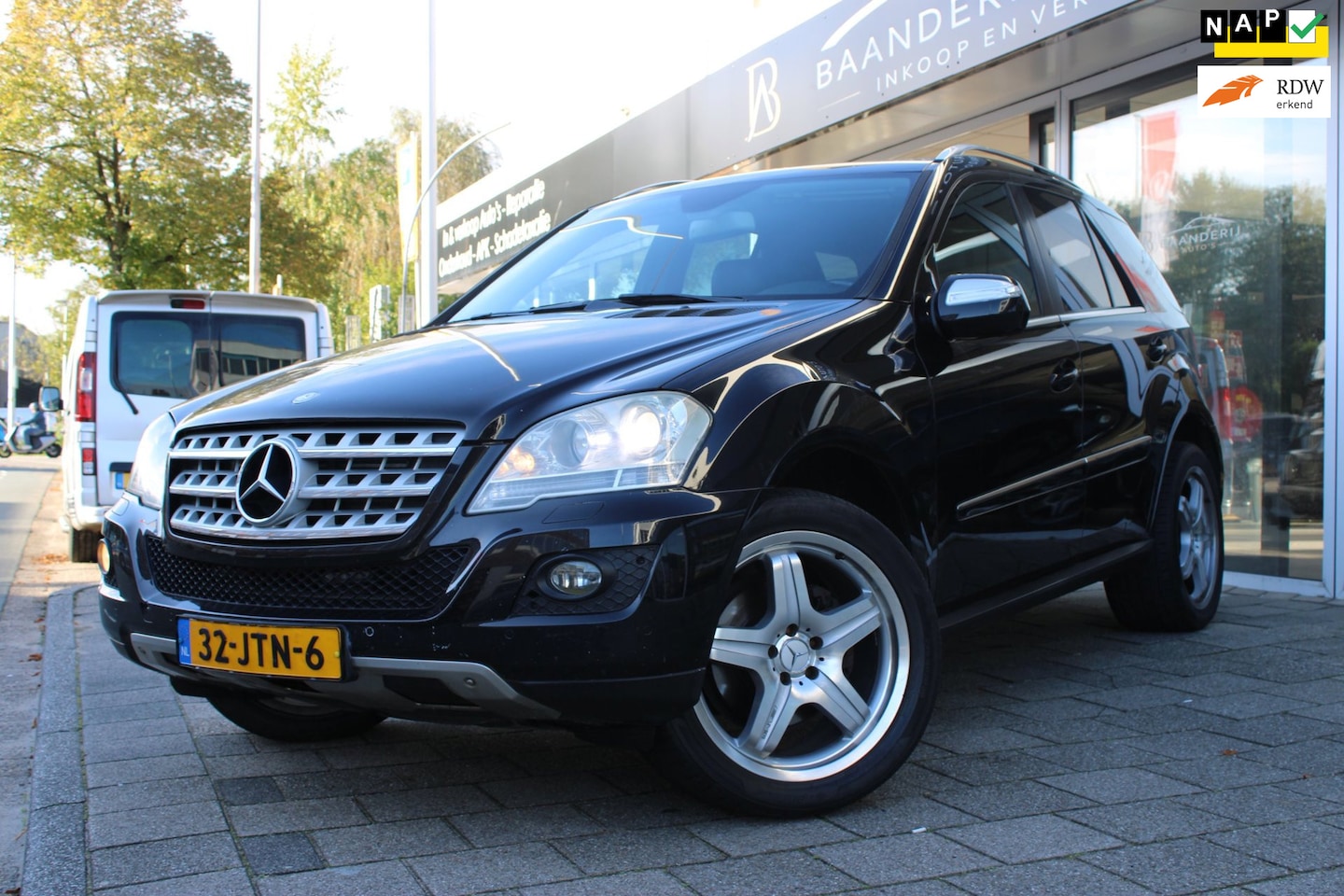 Mercedes-Benz M-klasse - 320 CDI Automaat | Pano | Cruise control | Airco | Parkeer sensoren & Camera | Stoel verwa - AutoWereld.nl