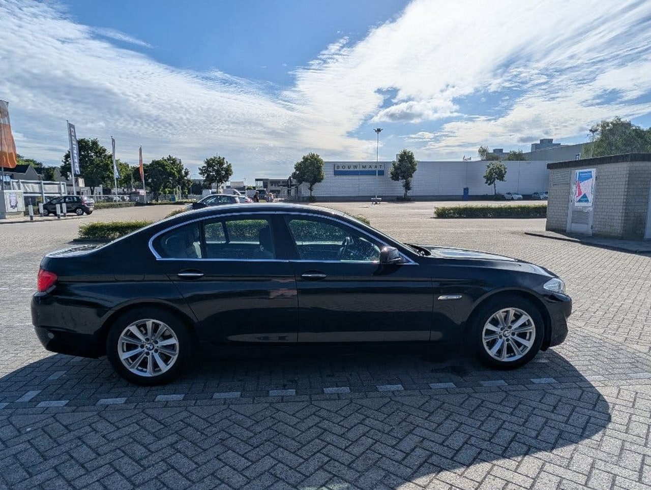 BMW 5-serie - 520i Navi | Automaat | Distributieketting vervangen | APK 03-2027 - AutoWereld.nl