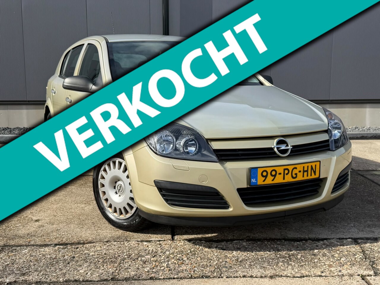 Opel Astra - 1.8 Essentia AUTOMAAT / TREKHAAK / AIRCO - AutoWereld.nl