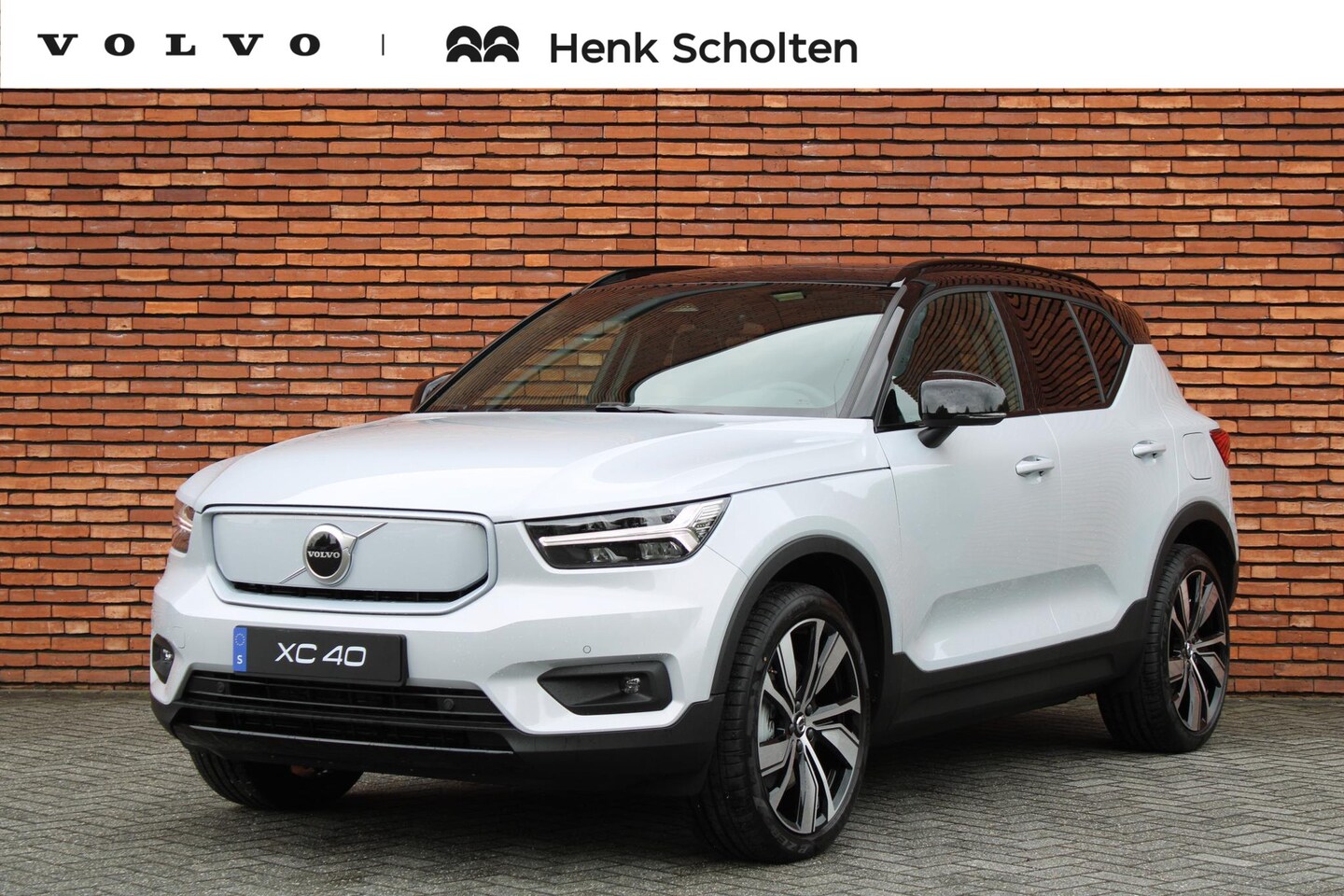 Volvo XC40 - Recharge P8 AWD R-Design | Panoramadak | Warmtepomp | Electrische bedienbare voorstoelen | - AutoWereld.nl