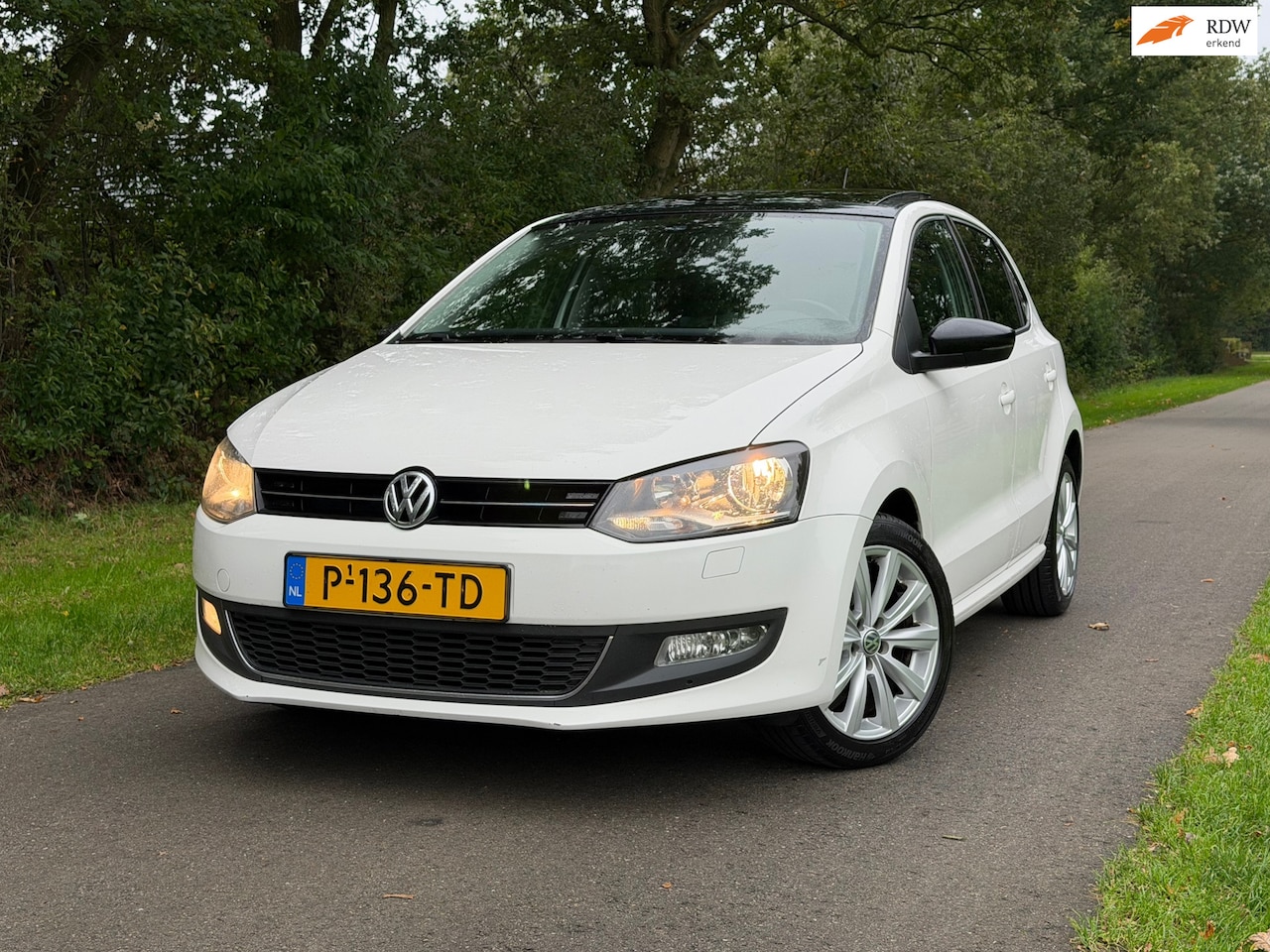 Volkswagen Polo - 1.2-12V Comfortline | Pano + Stoelverwarming Nu € 4.975,- !!! - AutoWereld.nl