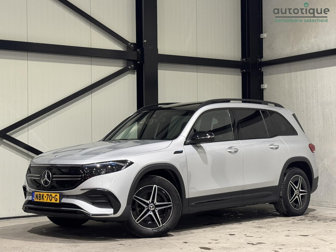 Mercedes-Benz EQB - 250 AMG Line 7p. 67 kWh | panorama | sfeerverlichting | carplay | - AutoWereld.nl