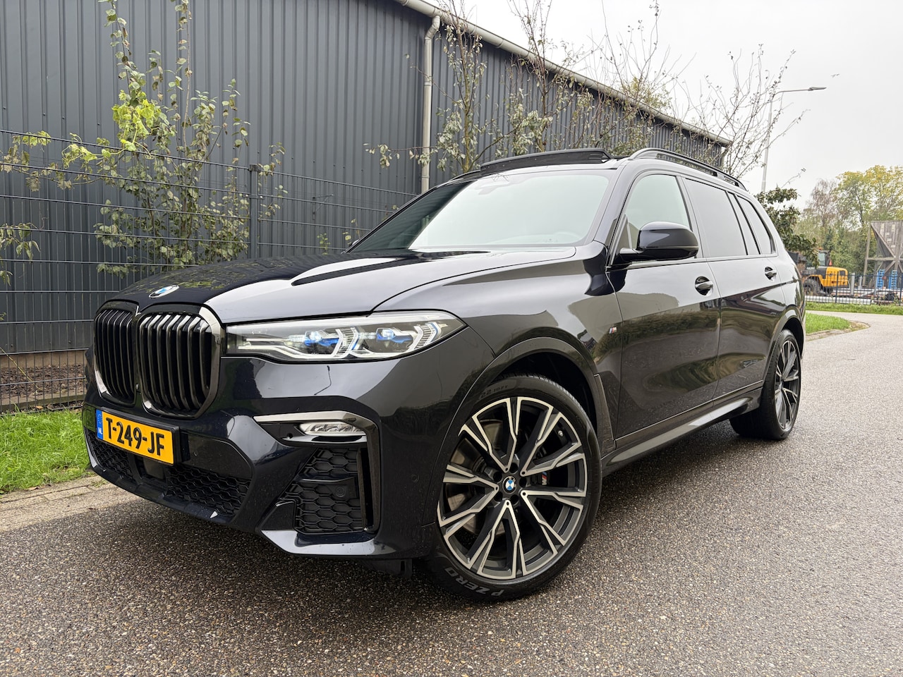 BMW X7 - M50d High Executive / AUTOMAAT / SKYLOUNGE / 7 PERSOONS / 195000NW PRIJS / 97dkm! - AutoWereld.nl