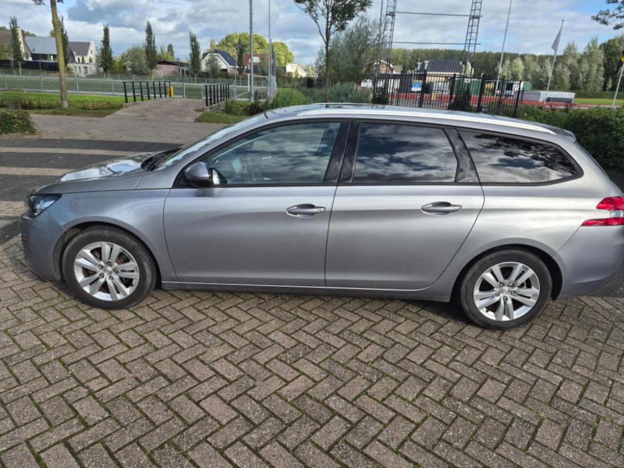 Peugeot 308 SW - 1.2 PureTech Blue Lease Executive 1.2 PureTech Blue Lease Executive - AutoWereld.nl