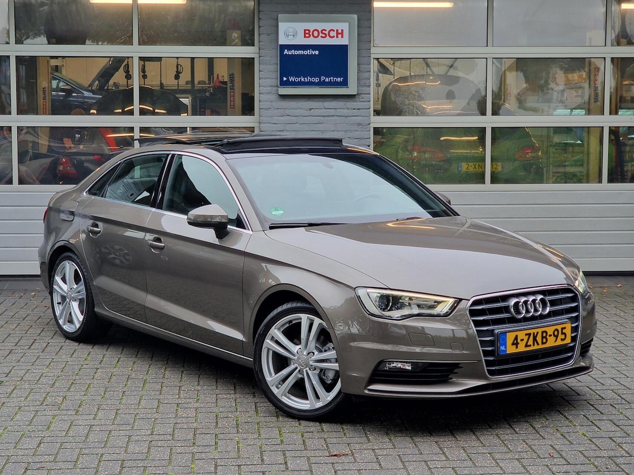 Audi A3 Limousine - 1.4 TFSI CoD Ambition Pro Line S|Pano|Trekhaak|PDC|18-inch|Clima|Navi| - AutoWereld.nl