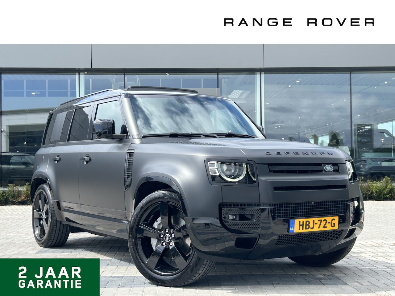 Land Rover Defender 110 - P300e AWD 110 X-Dynamic HSE | Matzwarte protective film | 6-persoons | Elektr. trekhaak to - AutoWereld.nl