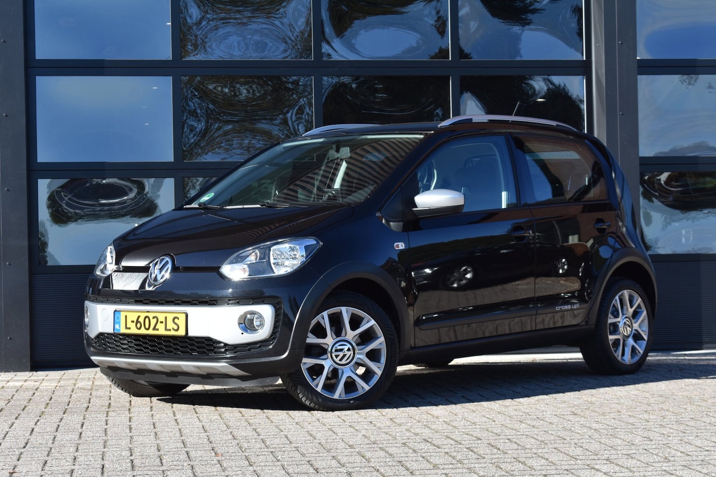 Volkswagen Up! - 1.0 cross up! BlueMotion '15 Navi Airco Stoelverwarming Inruil mogelijk - AutoWereld.nl